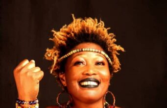 ARTISTE BIOGRAPHY – Lyoni Jones