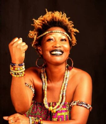 ARTISTE BIOGRAPHY – Lyoni Jones