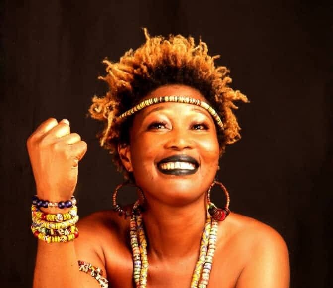 ARTISTE BIOGRAPHY – Lyoni Jones