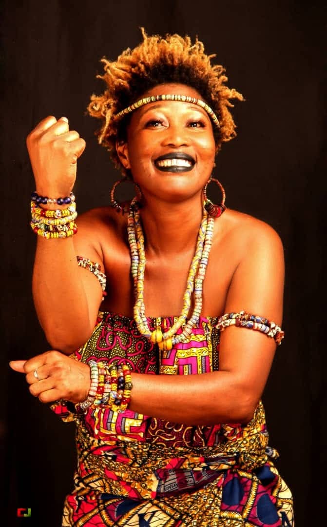 ARTISTE BIOGRAPHY – Lyoni Jones